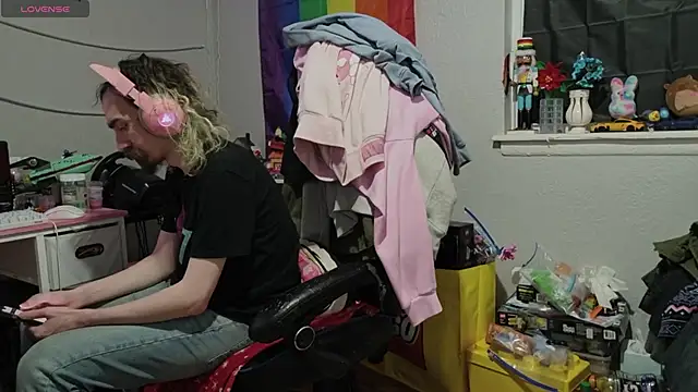 tallnerdyguy online show from March 25, 2026, 2:12 am