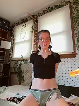 dreamteemergirl online show from March 25, 2026, 7:57 pm