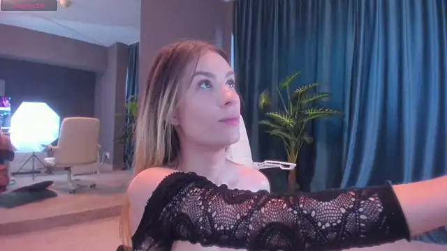 Snapshot of LaurynCopper chatting on February 19, 2026, 7:27 am LaurynCopper online show from February 19, 2026, 7:27 am