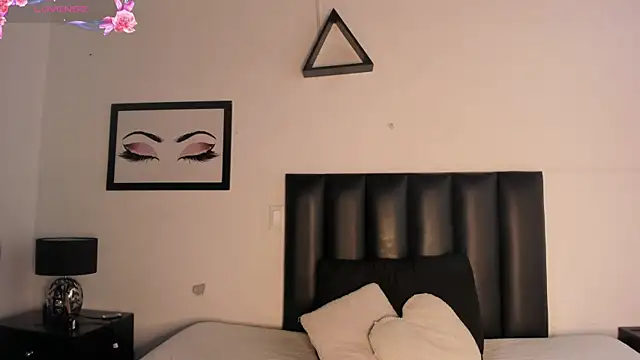 Snapshot of Khenta_Michells chatting on January 6, 2026, 11:14 am Khenta Michells online show from January 6, 2026, 11:14 am