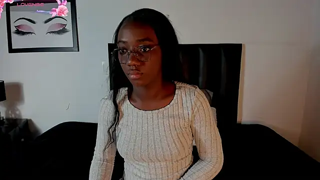 Snapshot of Khenta_Michells chatting on November 8, 2025, 10:30 am Khenta Michells online show from November 8, 2025, 10:30 am