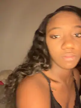 Snapshot of Khenta_Michells chatting on November 17, 2025, 11:03 am Khenta Michells online show from November 17, 2025, 11:03 am