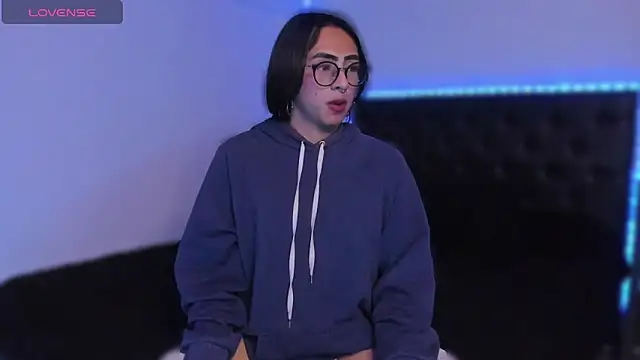 Snapshot of Skyler__blue4 chatting on March 1, 2025, 4:04 am Skyler blue4 online show from March 1, 2025, 4:04 am