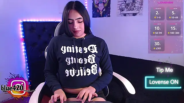 Snapshot of Skyler__blue4 chatting on November 13, 2025, 9:08 pm Skyler blue4 online show from November 13, 2025, 9:08 pm