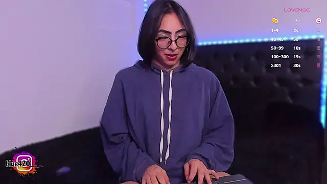 Snapshot of Skyler__blue4 chatting on March 2, 2025, 4:50 am Skyler blue4 online show from March 2, 2025, 4:50 am