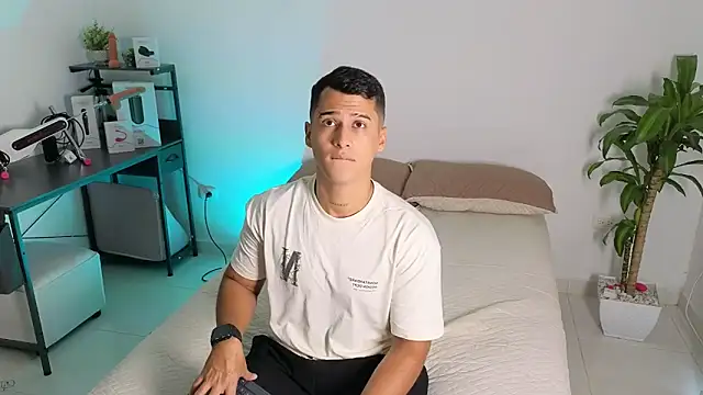 Snapshot of hot69temptation_ chatting on February 7, 2026, 3:42 pm hot69temptation online show from February 7, 2026, 3:42 pm