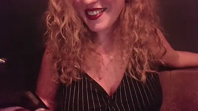 Snapshot of EyesWideShutNL chatting on October 22, 2025, 8:19 pm EyesWideShutNL online show from October 22, 2025, 8:19 pm