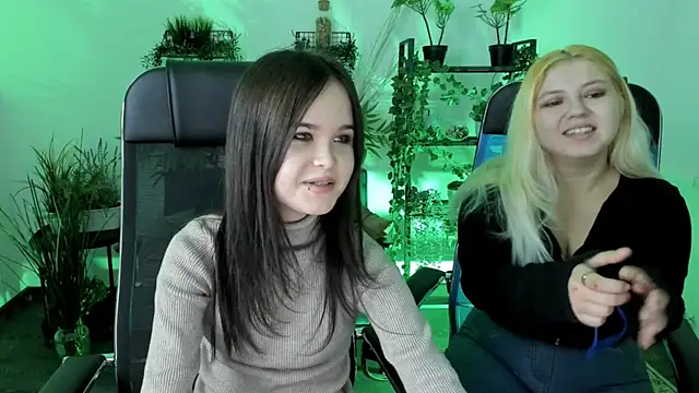 Elainebeness online show from November 21, 2025, 8:30 pm