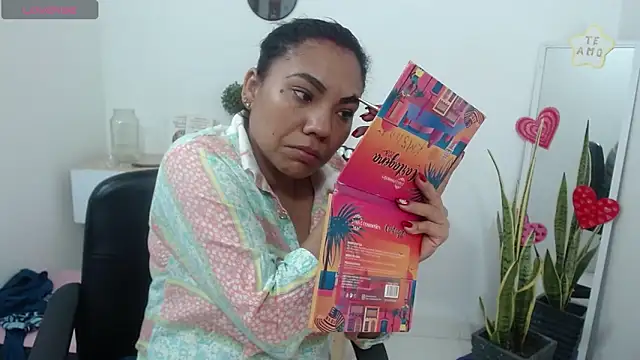 Snapshot of KatrinaReds chatting on February 27, 2025, 11:50 am KatrinaReds online show from February 27, 2025, 11:50 am