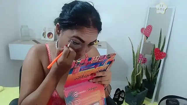 Snapshot of KatrinaReds chatting on February 28, 2025, 6:31 pm KatrinaReds online show from February 28, 2025, 6:31 pm