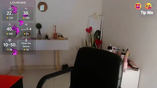 Snapshot of KatrinaReds chatting on February 19, 2025, 7:16 pm KatrinaReds online show from February 19, 2025, 7:16 pm