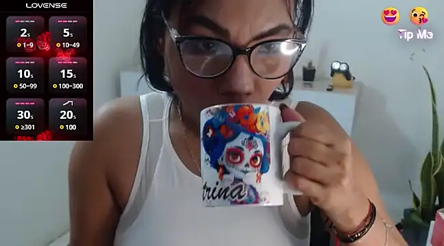 Snapshot of KatrinaReds chatting on March 10, 2025, 3:09 pm KatrinaReds online show from March 10, 2025, 3:09 pm