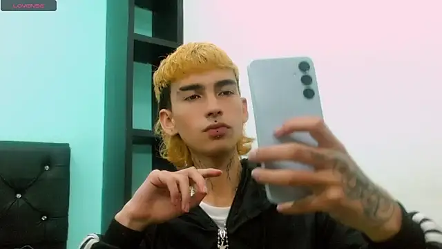 ttimy x boy online show from March 19, 2026, 9:26 pm