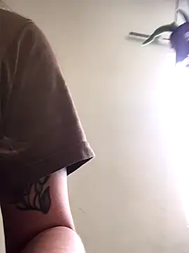 Miss oliviaa online show from October 28, 2025, 1:54 pm