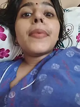 Snapshot of Sweet-Rani chatting on July 1, 2026, 4:07 pm Sweet-Rani online show from July 1, 2026, 4:07 pm