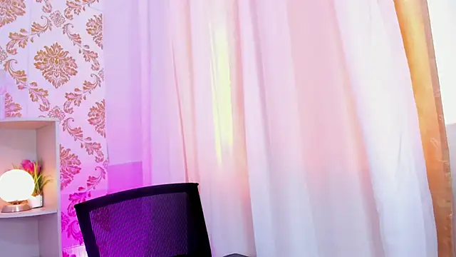 emaa lambert online show from November 26, 2025, 4:51 pm