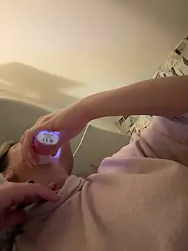 persiannqueen online show from February 19, 2025, 10:42 pm