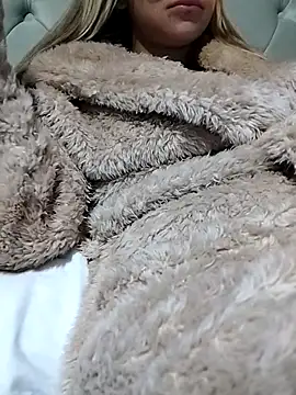 fofinhaa12 online show from November 9, 2025, 2:10 pm