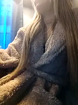 fofinhaa12 online show from November 30, 2025, 3:13 pm