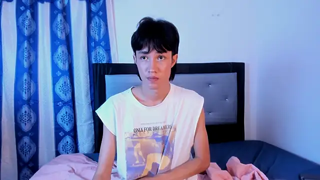 Snapshot of Johhan__Lee chatting on January 15, 2025, 4:36 am Johhan Lee online show from January 15, 2025, 4:36 am