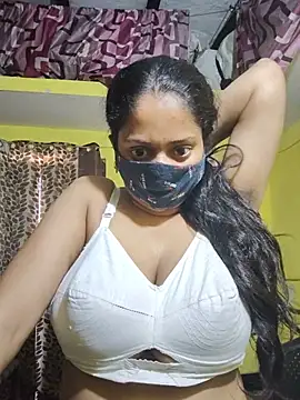 bigtitsqueen online show from June 17, 2026, 9:08 am
