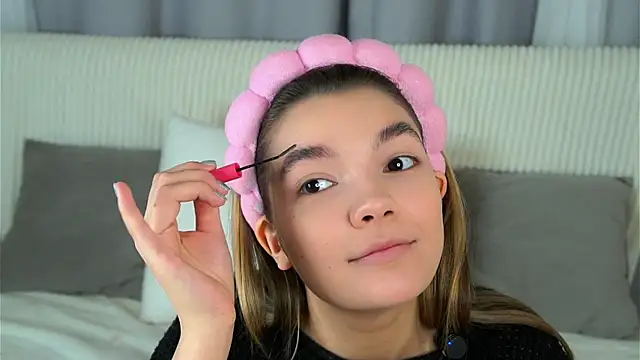 VeronaAppleberry online show from October 25, 2025, 11:09 am