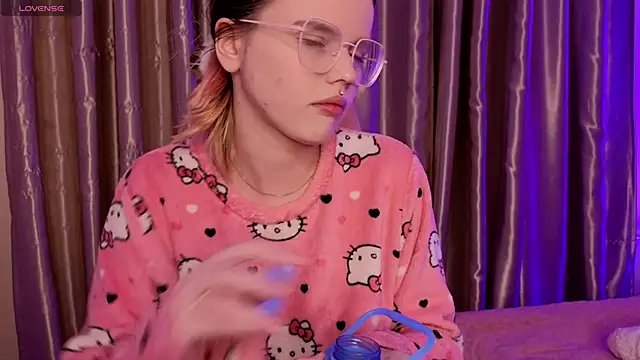 HanaMitsuri online show from February 8, 2026, 5:05 am