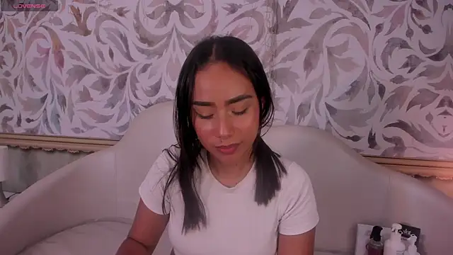 Snapshot of sheyla_sweet18 chatting on February 7, 2025, 1:53 pm sheyla sweet18 online show from February 7, 2025, 1:53 pm