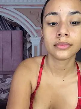 Snapshot of sheyla_sweet18 chatting on March 18, 2025, 10:28 am sheyla sweet18 online show from March 18, 2025, 10:28 am