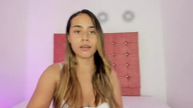 Snapshot of sheyla_sweet18 chatting on April 9, 2026, 5:53 am sheyla sweet18 online show from April 9, 2026, 5:53 am