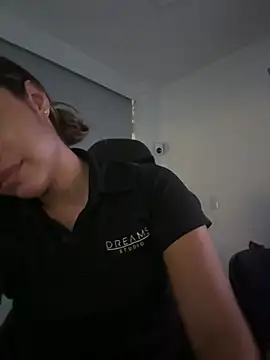 Snapshot of sheyla_sweet18 chatting on April 15, 2026, 5:13 am sheyla sweet18 online show from April 15, 2026, 5:13 am