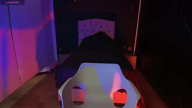 Snapshot of NatashaMason_ chatting on March 8, 2025, 11:48 am NatashaMason online show from March 8, 2025, 11:48 am