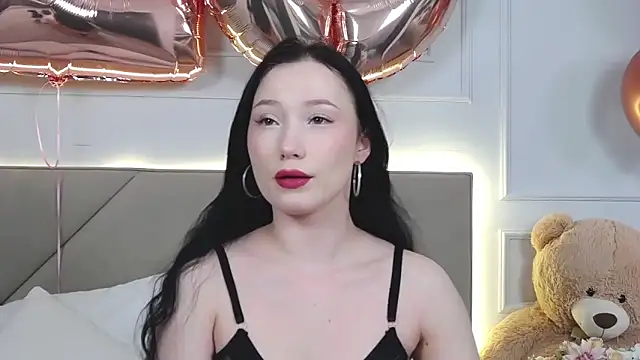 Snapshot of LeilaLow chatting on February 18, 2025, 12:17 pm LeilaLow online show from February 18, 2025, 12:17 pm