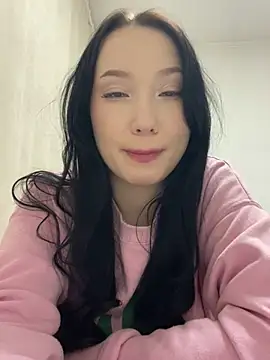 Snapshot of LeilaLow chatting on February 26, 2025, 2:16 pm LeilaLow online show from February 26, 2025, 2:16 pm