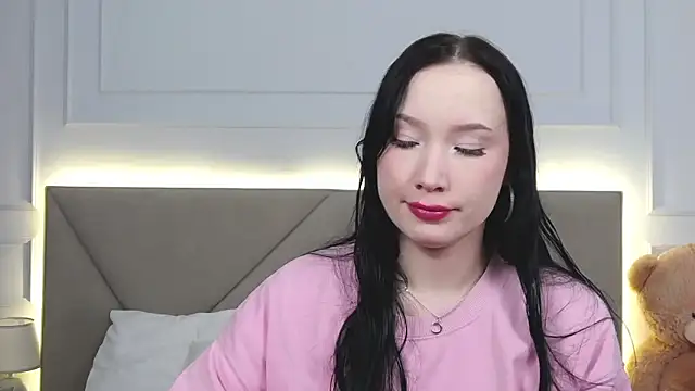 Snapshot of LeilaLow chatting on February 26, 2025, 11:11 am LeilaLow online show from February 26, 2025, 11:11 am