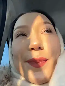 Snapshot of LeilaLow chatting on February 16, 2025, 11:59 am LeilaLow online show from February 16, 2025, 11:59 am