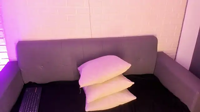 karina gomez 18 online show from December 4, 2025, 11:20 am