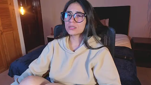 ChloeTurner  online show from February 27, 2026, 9:14 pm