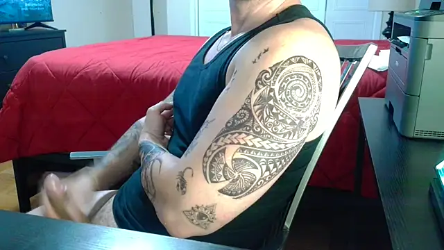 Aaron Rose25 online show from October 21, 2025, 3:06 am