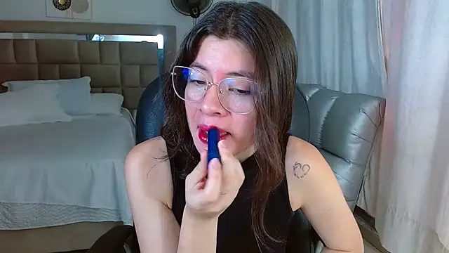 zoecruzz online show from February 8, 2026, 2:37 pm