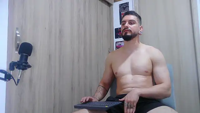 Aaron kwok28 online show from November 1, 2025, 1:56 am