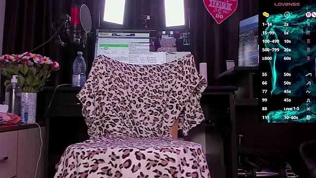 Raissa sky26 online show from October 23, 2025, 2:32 am