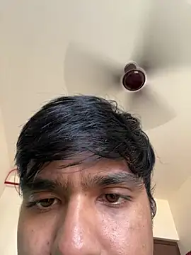 Snapshot of BoyzaraHatke chatting on April 4, 2026, 10:33 am BoyzaraHatke online show from April 4, 2026, 10:33 am