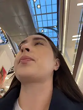 Holly Play online show from November 28, 2025, 12:05 pm