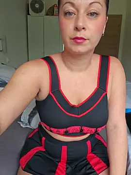 Snapshot of Chaudesquirt chatting on May 3, 2026, 9:03 am Chaudesquirt online show from May 3, 2026, 9:03 am
