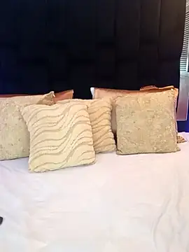 Isabella Flores online show from December 14, 2025, 10:04 pm