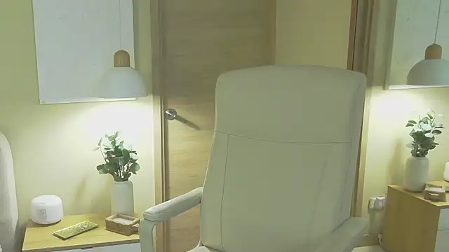 Alessia-miller  online show from March 4, 2026, 11:45 pm