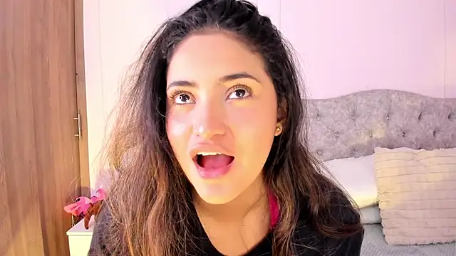 Isa squirt1 online show from December 5, 2025, 3:49 am