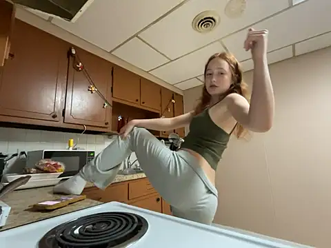 Snapshot of gingerbabe18 chatting on April 10, 2026, 12:39 am gingerbabe18 online show from April 10, 2026, 12:39 am