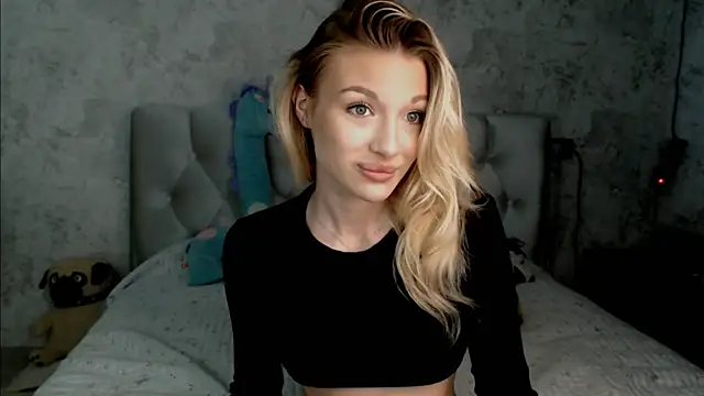 Snapshot of Ella_Milla chatting on July 17, 2026, 12:57 pm Ella Milla online show from July 17, 2026, 12:57 pm